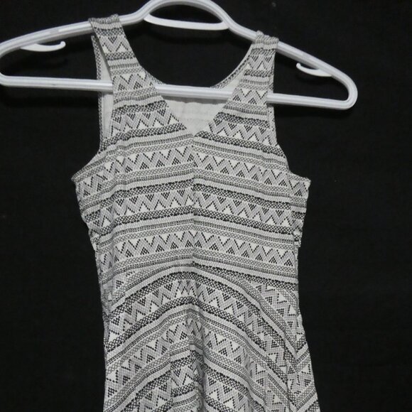 OLD NAVY | medium (8) regular | Sleeveless Patterned Summer Cotton Dress - Picture 10 of 13